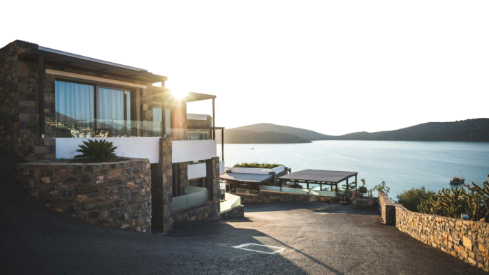 Tarifs de prestations drone pour l'immobilier : photos et vidéos aériennes professionnelles