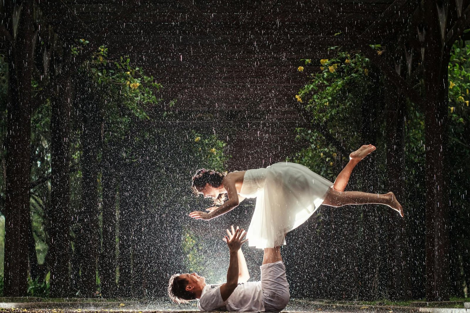 bride and groom doing a photoshoot in the rain